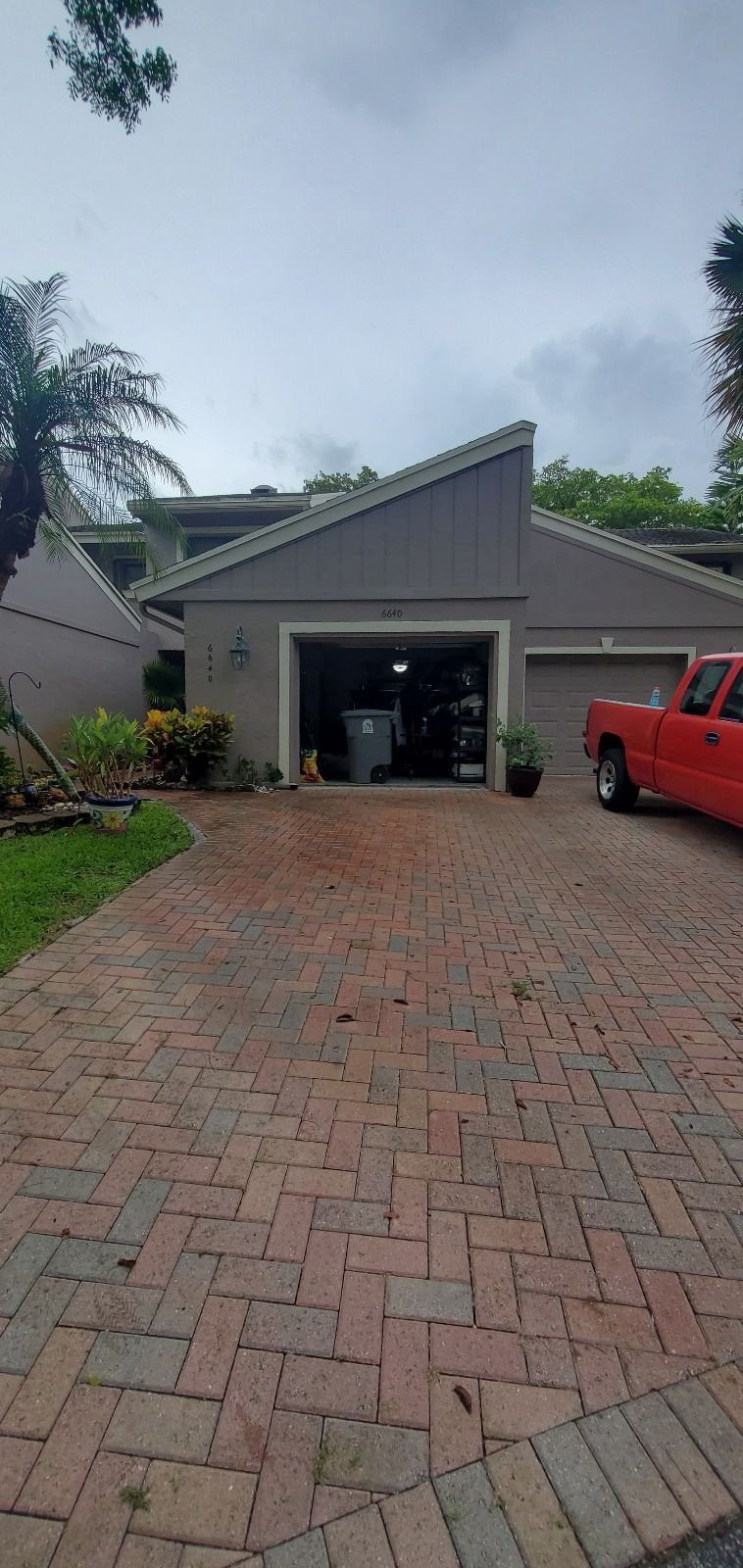 Pressure washing in Hollywood, Florida