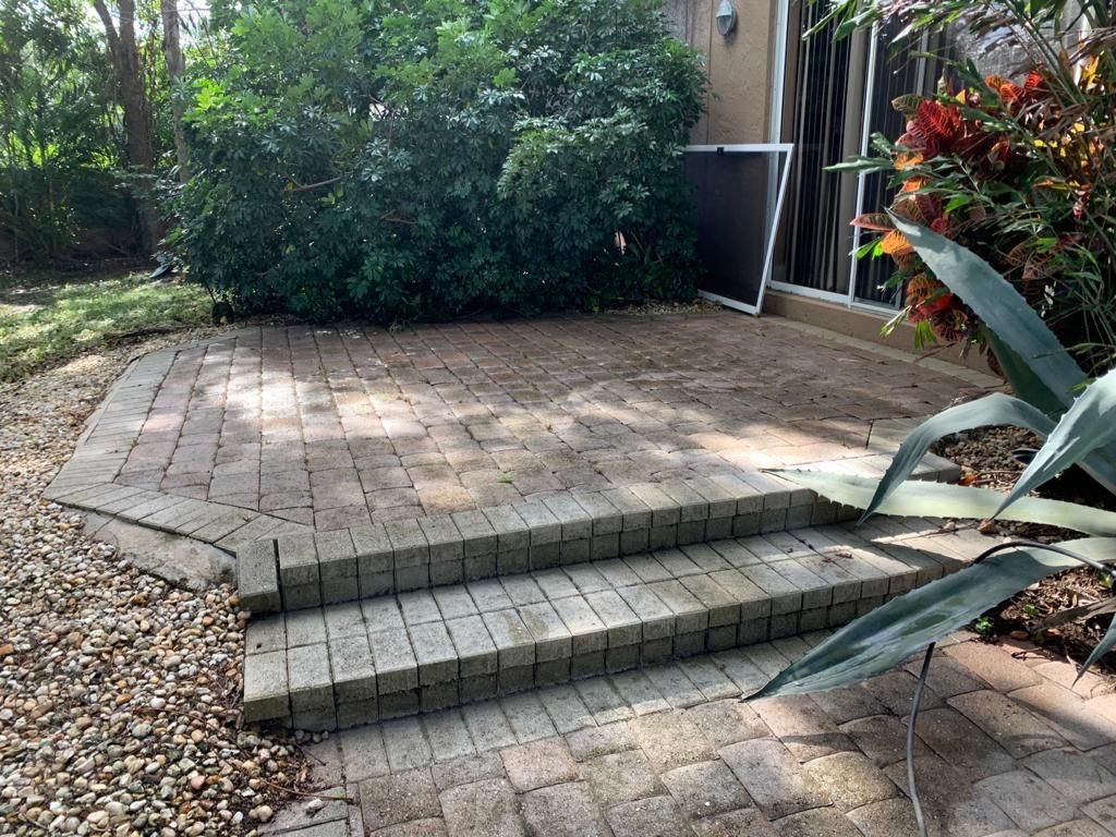 Pressure washing in Kendall, Florida